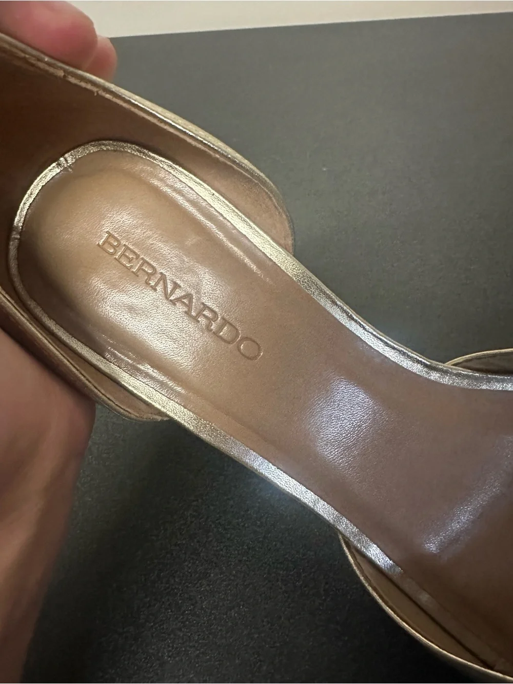 Bernardo Women's Raleigh Metallic Gold Block Heel Platform Sandals Size 8.5 M